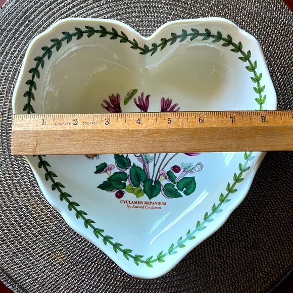 Portmeirion Botanic Garden Cyclamen Repandum heart serving bowl NWT❣️ - Picture 6 of 9